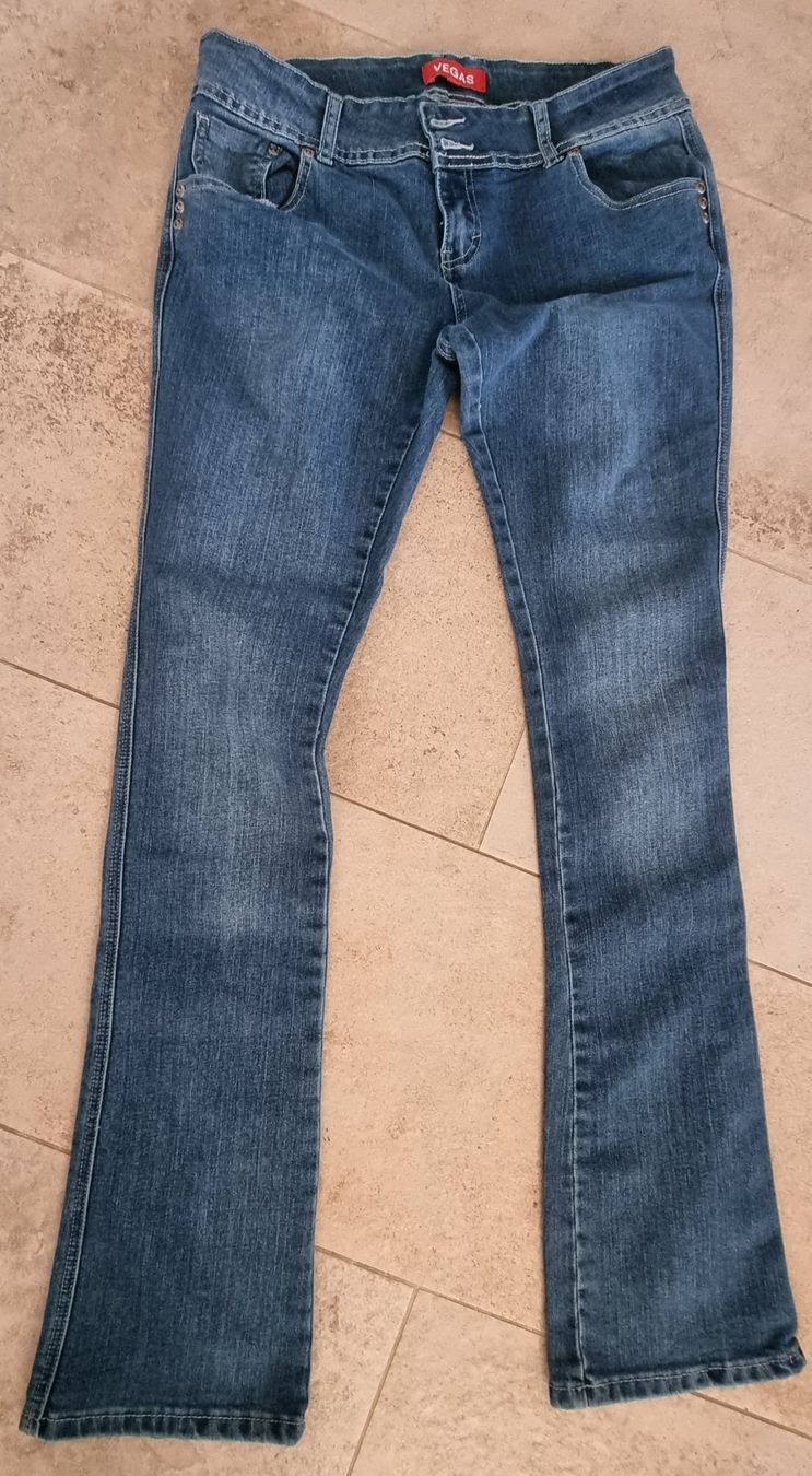 Jeans: 4xJeans gr.42 – Nuovo (secondo la descrizione) da Grossdietwil venduto da GNOM313 4