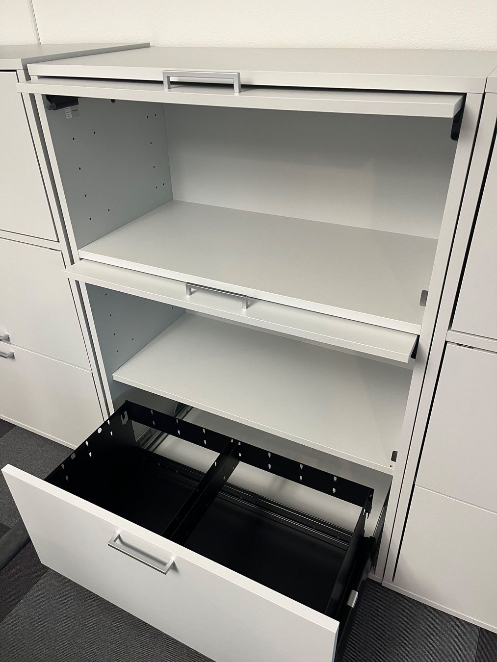 Scaffali: 8 Ergodata V-Max Sideboards – Usato da Zürich venduto da Stellunia 1