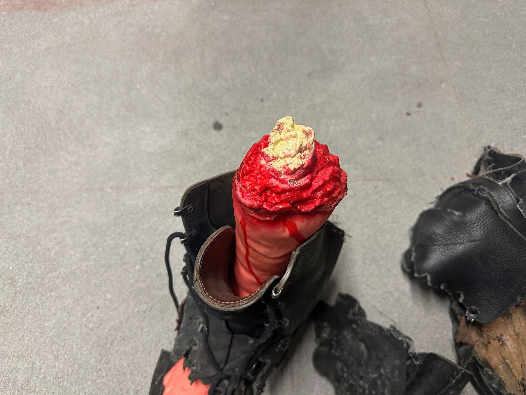 Schweizer Armee Scarpe da uomo: Schweizer Militärstiefel mit Handgranate gesprengt – Usato da Köniz venduto da Infresh8 3