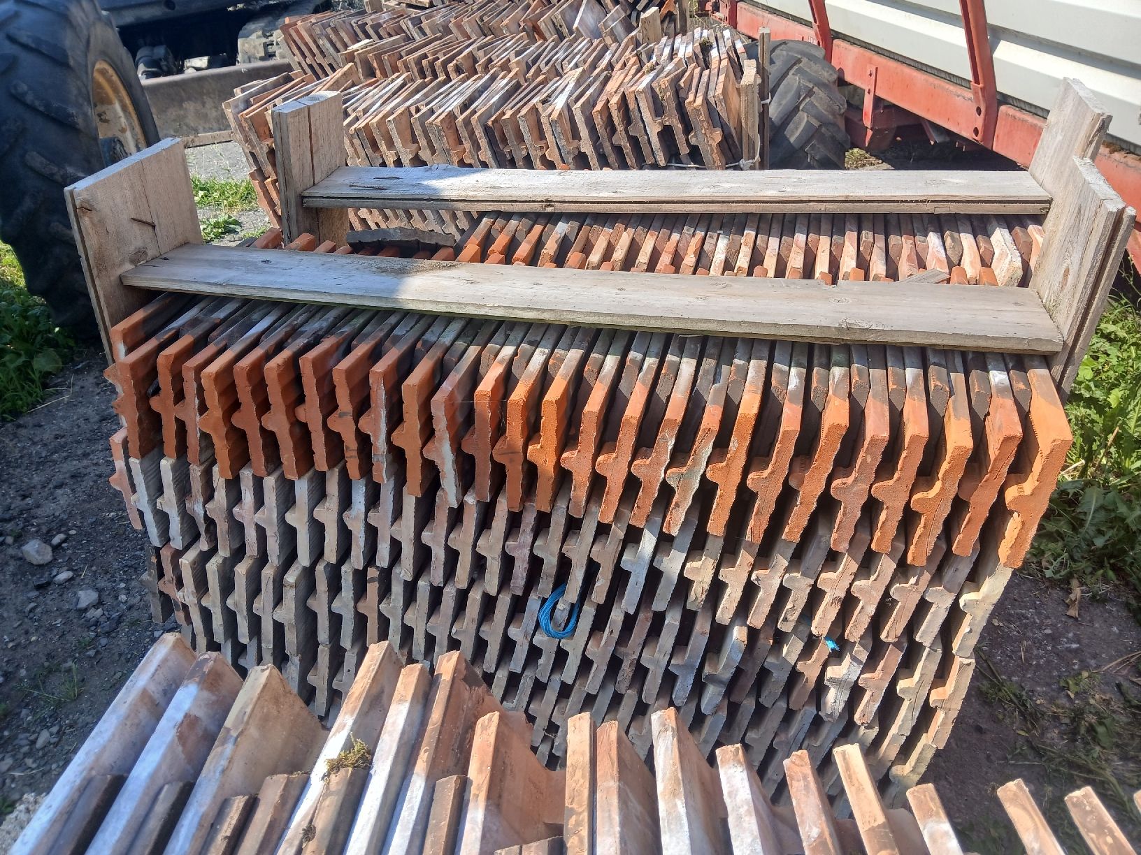 Steine & Dachziegeln: Bieberschwanzziegel – Gebraucht aus Schwyz von Arion460