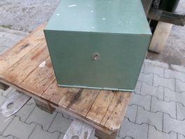 Gebrauchter Tresor/Safe, grün, Schlüssel vorhanden!