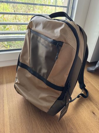 🎒Peak Performance Backpack – New with Tags