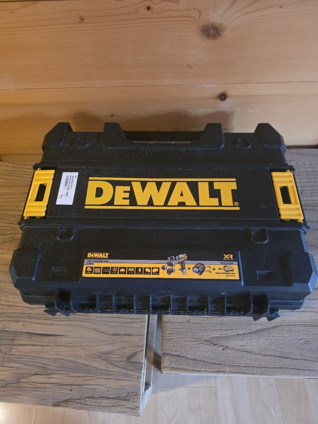 Dewalt Perceuses: 2 Bohrmaschine mit jeder 2 akkus – Neuf avec emballage d'origine à Château d Oex par Px2520 1