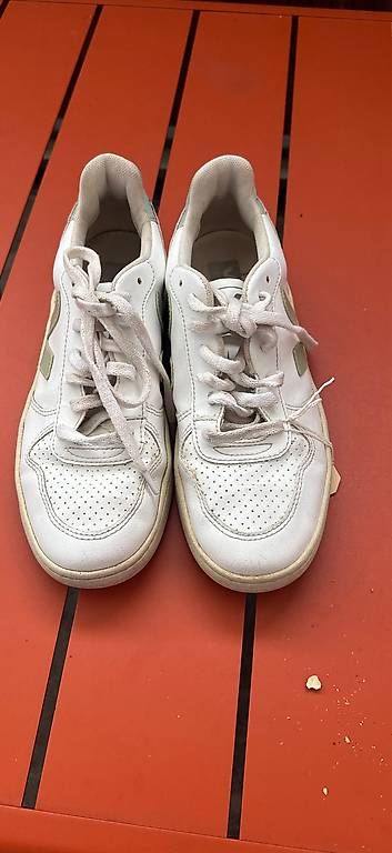 Veja Damenschuhe: Sneaker Veja T40 – Gebraucht aus Grandvaux von car_g25b 1