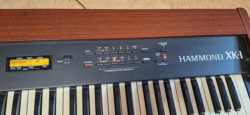 Strumenti musicali: Hammond XK1 ,Orgel Keyboard – Usato da Amden venduto da Orgelfreak 2