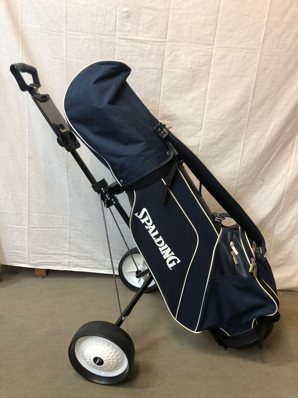 Spalding Clubs & Sets: Golfset komplett; Golftasche mit Wagen plus Schläger – D'occasion à Brunnen par Allerwaren 1