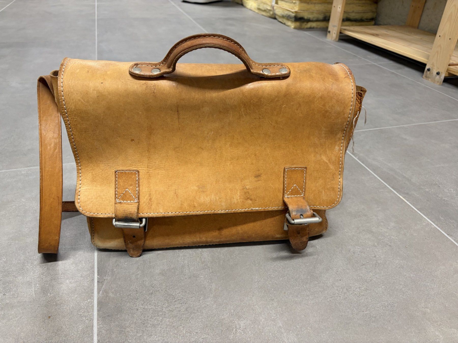 Taschen: Ledertasche aus Studium – Gebraucht aus Ins von hoelgu