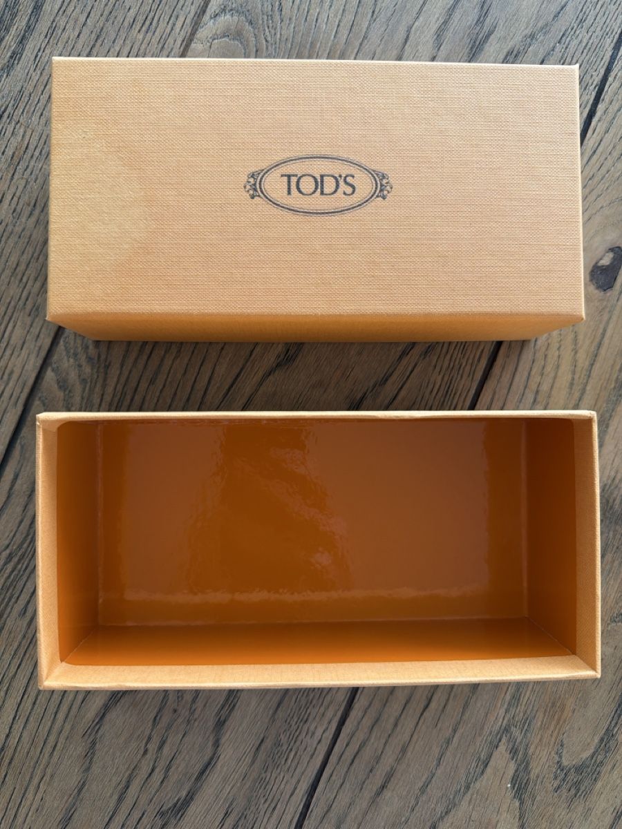Altro in Decorazioni & Accessori: Tod‘s orange box (empty)  – Nuovo (secondo la descrizione) da Kilchberg ZH venduto da Gejuba