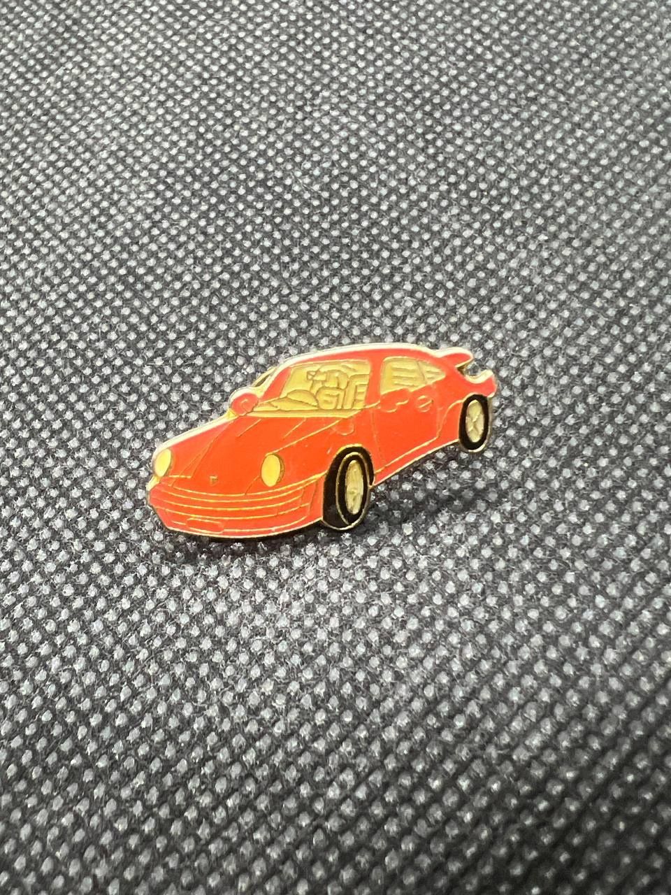 Porsche Placchette & Badge: Anstecker Auto Porsche rot – Usato da Dietikon venduto da kRizzzZy96