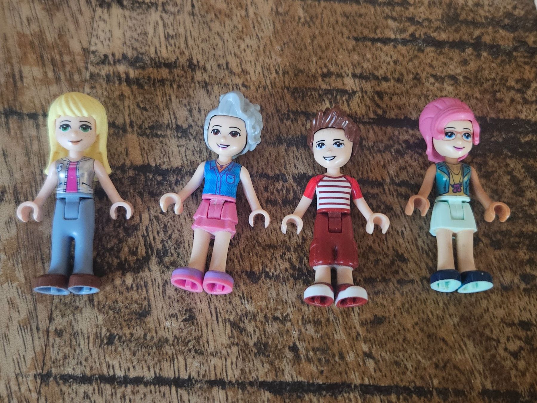 Lego Baukästen: lego friends lot de 4 figurines – Gebraucht aus Confignon von Ecrofigs