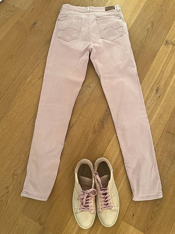 Jeans: Jeans Angels mit passenden Schuhen gratis dazu – Usato da Murten venduto da bea_n5yn 1