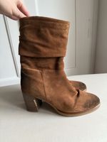 Camel-coloured suede ankle boots - Size 40