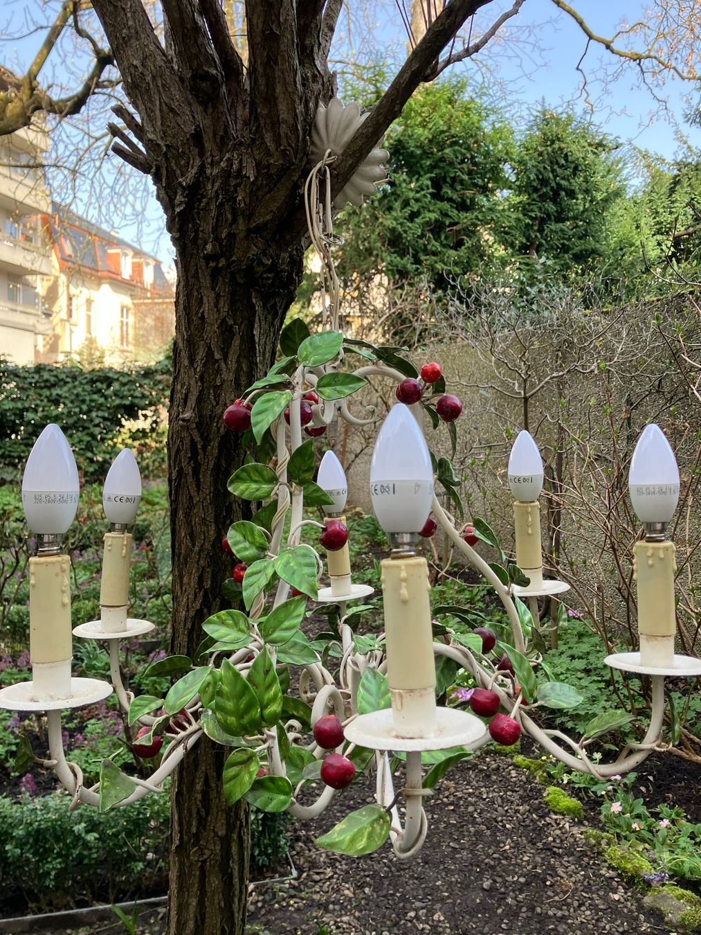 Lampadari & plafoniere: Lampe aux cerises, en fer peint – Nuovo e nell'imballaggio originale da Basel venduto da Lancer4