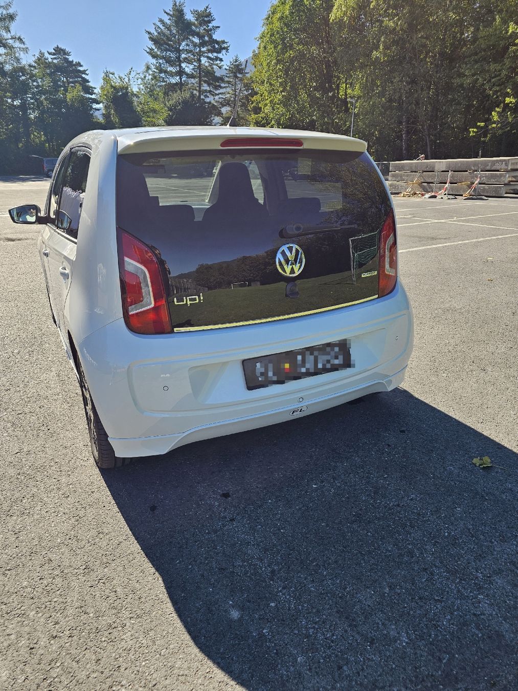 VW Autos: Wunderschöner VW Up weiss 1.0, 8-fach bereift – Gebraucht aus Balzers von ridr 6
