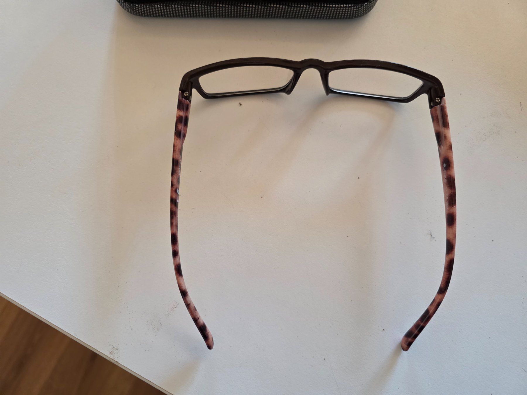 Occhiali & Lenti: Kunststoff Lese Brille Genius + 1.00 dpt mit Etui – Usato da Walterswil BE venduto da Lonitti 2