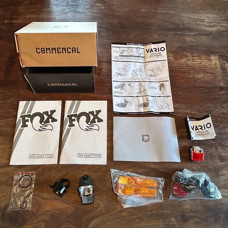 Commencal Biciclette: Commencal FRS Essential Pure Withe DH Freeride Taglia M 2024 – Usato da Cademario venduto da psi_6npn 4