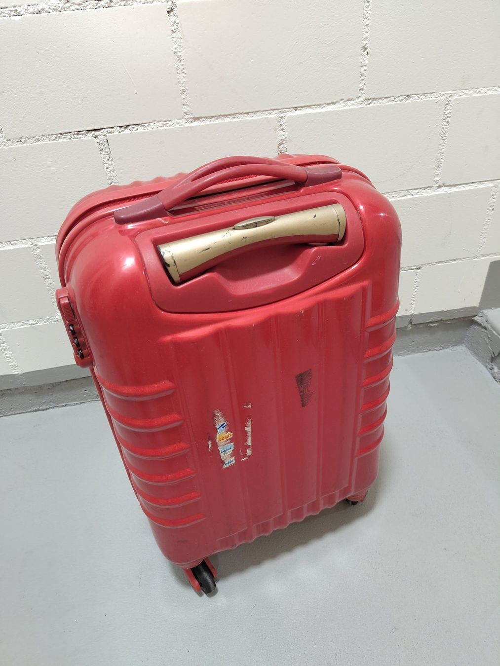 Valigie: Roter Koffer Rollkoffer Cabin Size Gebraucht – Usato da Zürich venduto da ego_t6ld 1