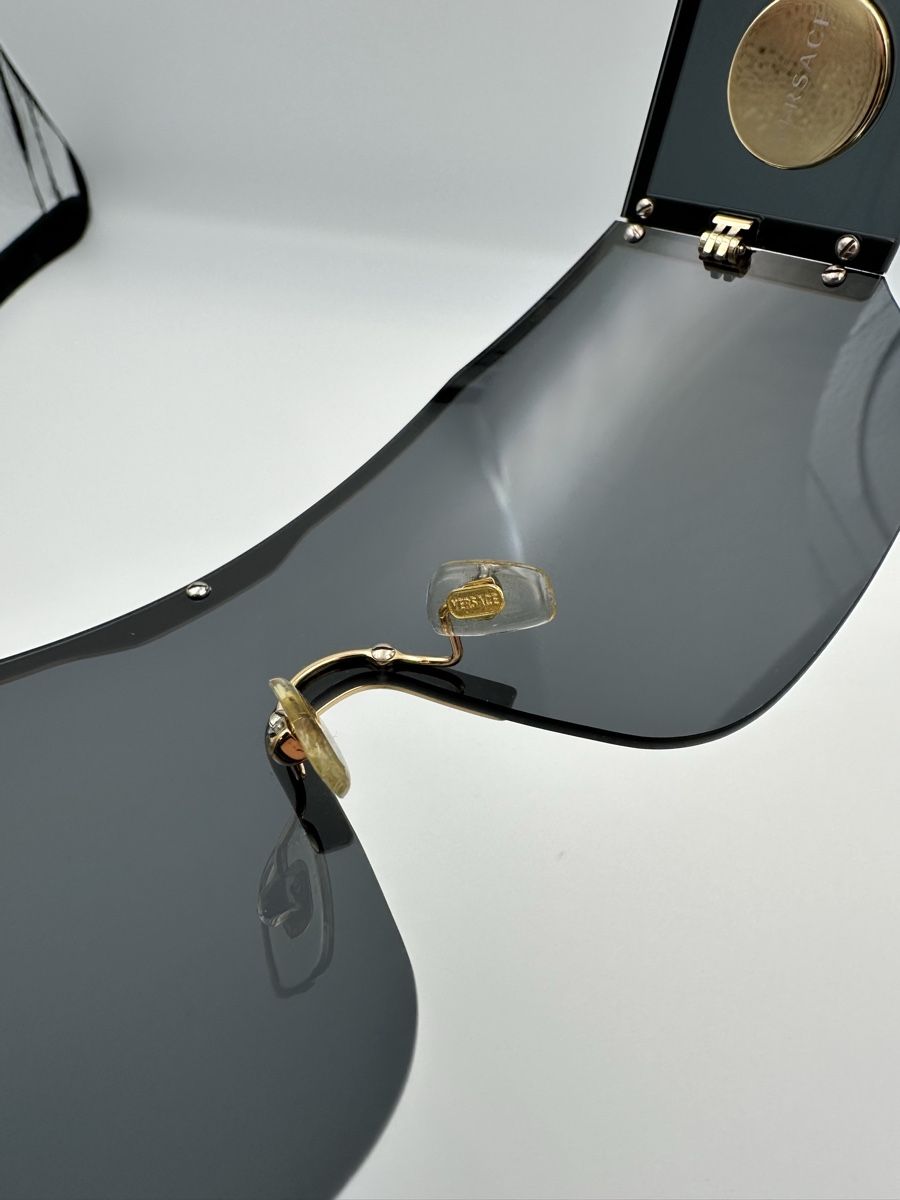 Versace Occhiali & Lenti: Versace Sonnenbrille, Schwarz/Gold – Usato da Schwende venduto da weesli 7