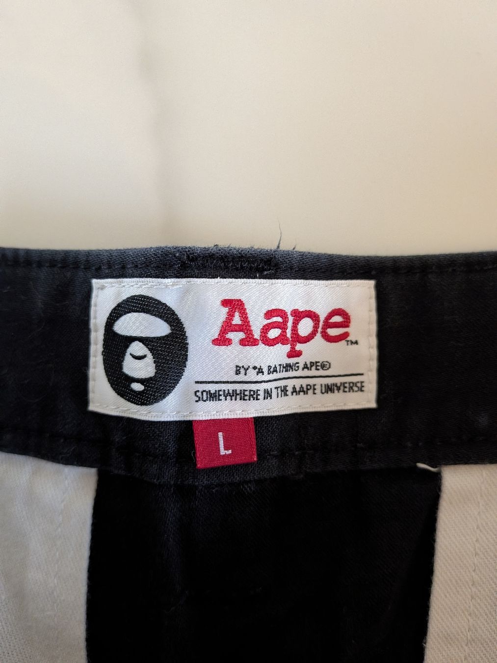 Pantaloni: Short Aape – Usato da Genève venduto da Venellah 2
