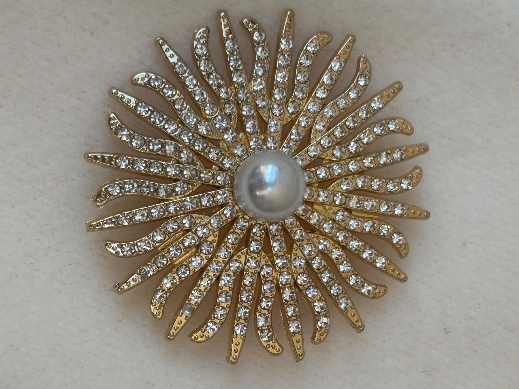 Spille & Fermagli: Luxus Elegante  Brosche Farbe: Gold – Nuovo (secondo la descrizione) da Biel-Bienne venduto da Roserosse13 3