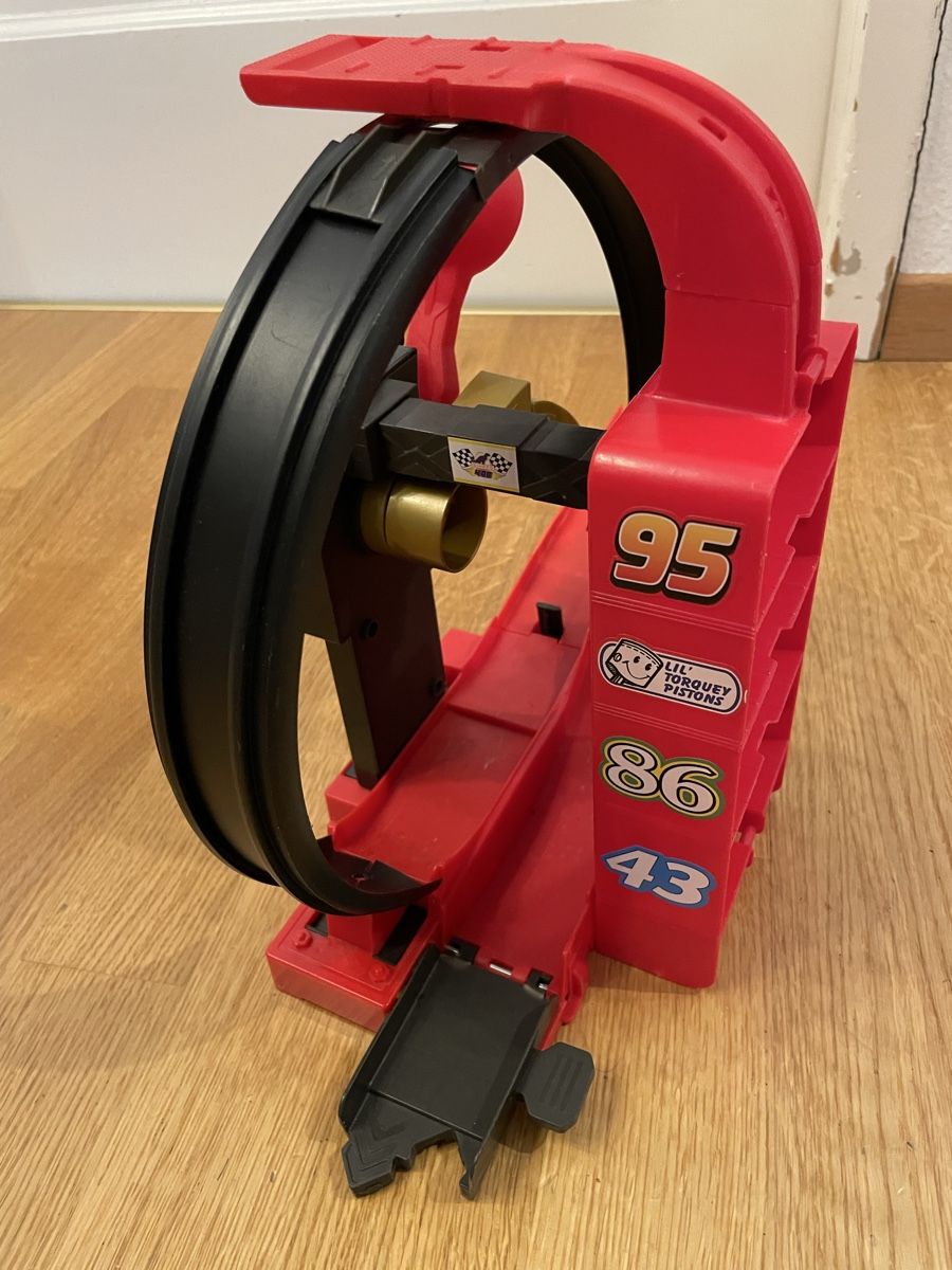 Rennbahnen: Mattel Disney Pixar Bahn Piston Cup Looping Rennbahn McQueen – Gebraucht aus Oberwangen b. Bern von Ssimon2 2