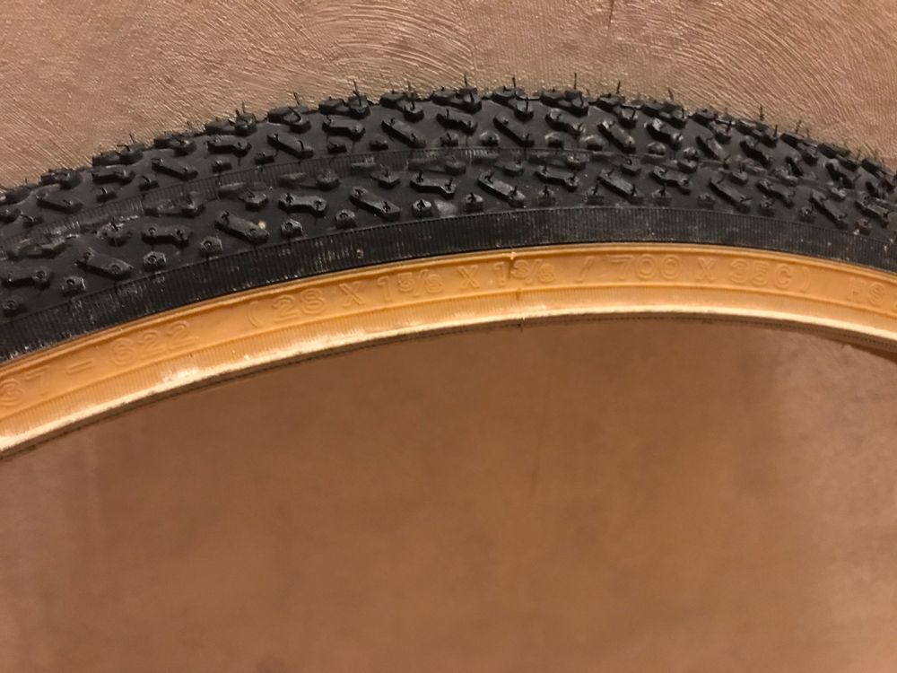 Pneus & Kompletträder: Pneu Reifen, Swallow Scout, 28 Zoll, 37-622, 700 x 35C – Gebraucht aus Altdorf UR von  1