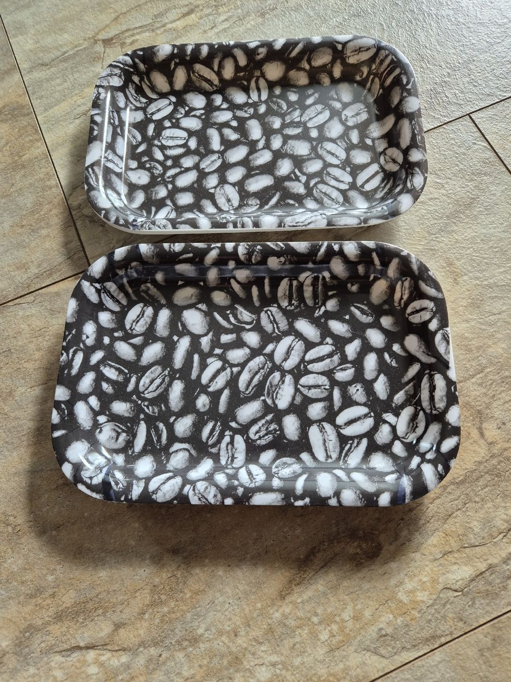 Servierplatten: 2 Kaffee Tabletts Serviertabletts Kaffeebohnen Design – Neu (gemäss Beschreibung) aus Dulliken von sa_st