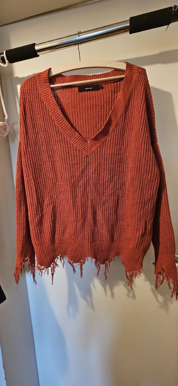 Maglioni & Felpe: Vero Moda Strickpullover in Rostrot, Grösse M, Top Zustand! – Usato da Basel venduto da NikaV13