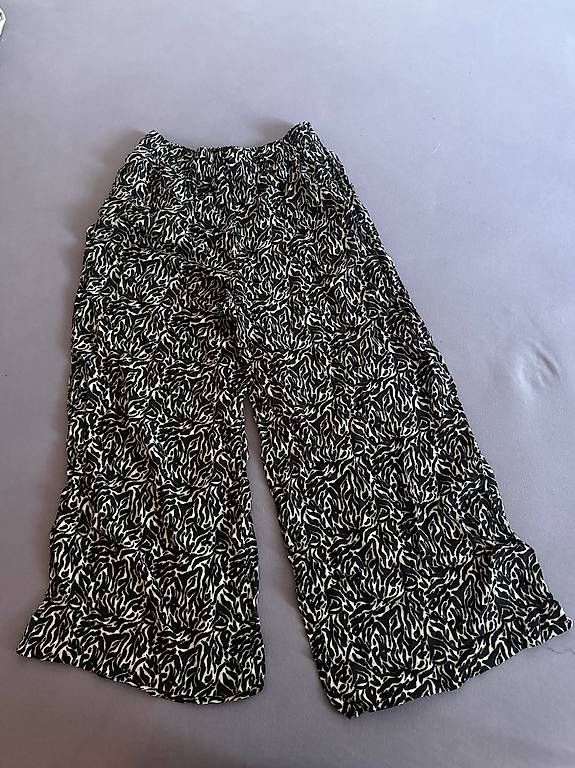 Pantalons: H&M Stoffhose S – D'occasion à Basel par lar_tlt2