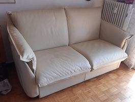 Divano 2 posti in pelle chiara in ottimo stato (180 cm)