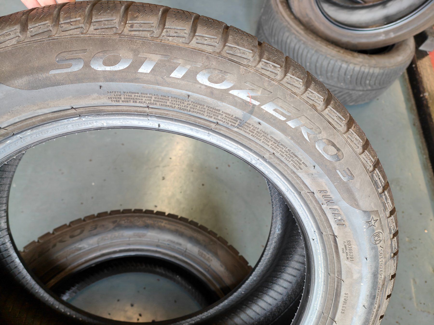 Pirelli Pneus & Kompletträder: Winterreifen 245/50 R18 – Gebraucht aus Oberengstringen von Reifen-Lagerverkauf 2
