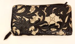 Gucci Bicolor GG Supreme Arabesque Zip Wallet