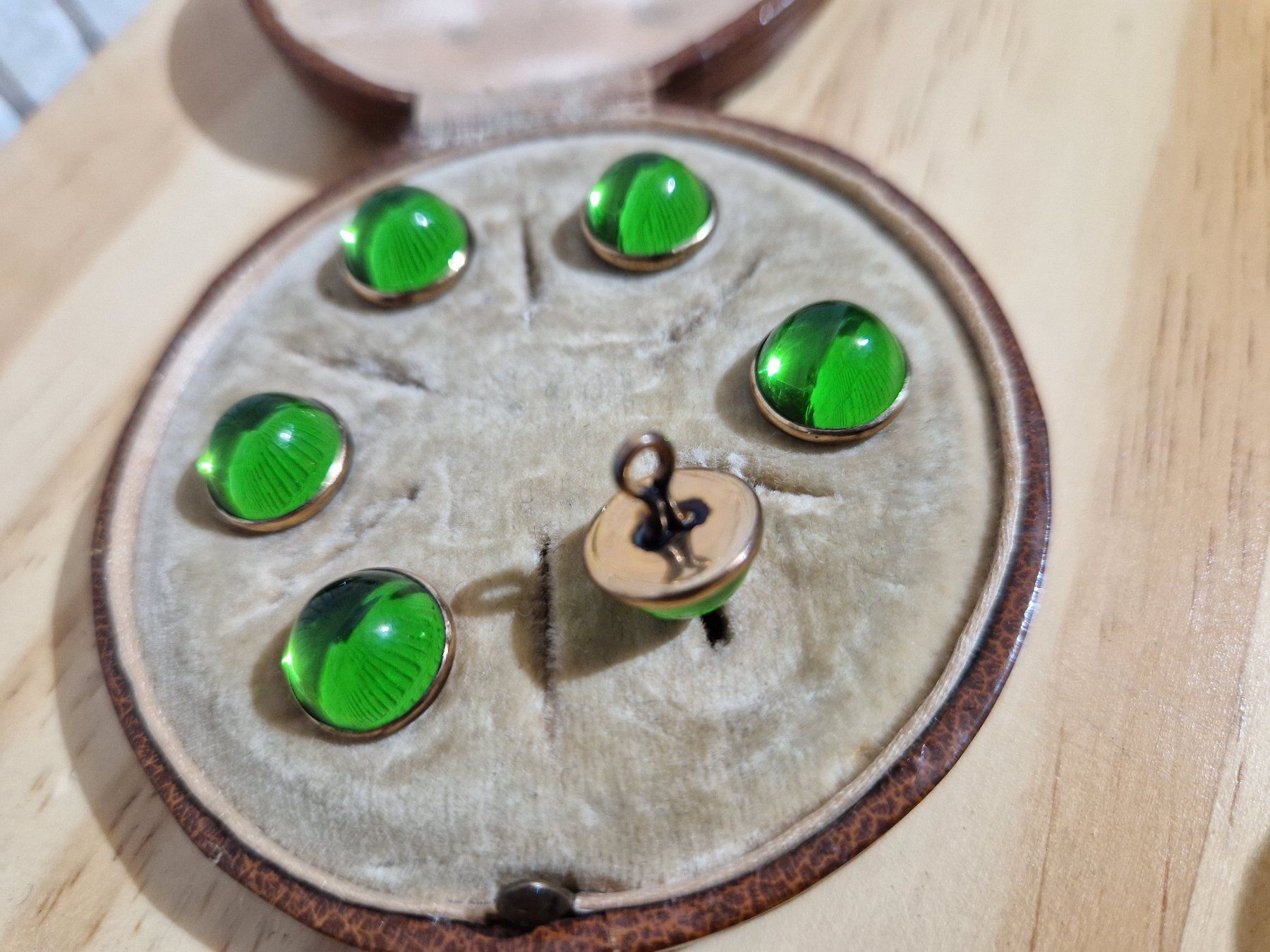 Boutons: Knöpfe antik – D'occasion à Seedorf BE par Stibutz 3