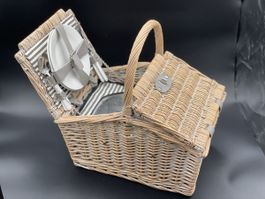 Picknickkorb gefüllt, bereit für den Sommerausflug! AB 1 FR.
