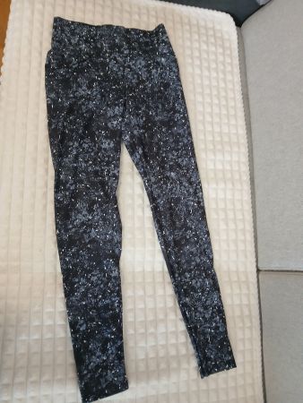 Sportliche Leggings Grösse. L schwarz gemustert
