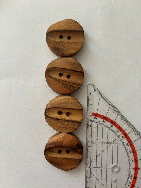 Boutons: Holzknöpfe, 4x rund, ca. 3.4cm Durchmesser – D'occasion à Basel par machplatz 3