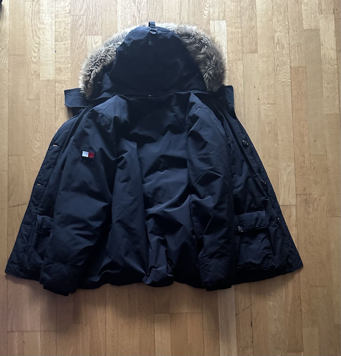 Tommy Hilfiger Jacken: Tommy Hilfiger Winterjacke schwarz Gr. L – Gebraucht aus Winterthur von bax11 4