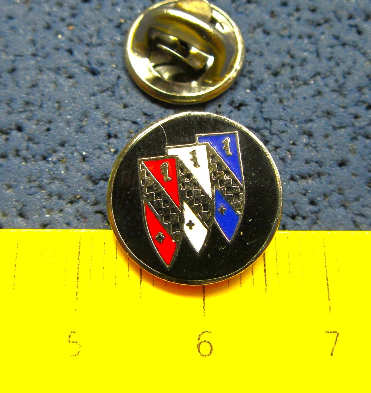 Buick Placchette & Badge: BUICK TREE SHIELD AUTO LOGO PIN ENAMEL KLEIN-FEIN – Usato da Ettingen venduto da Hausi4711