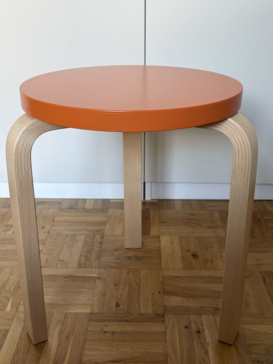 Artek Sgabelli: Artek Stool 60 - Hocker aus Birke in Orange – Usato da Basel venduto da Michele4123 1