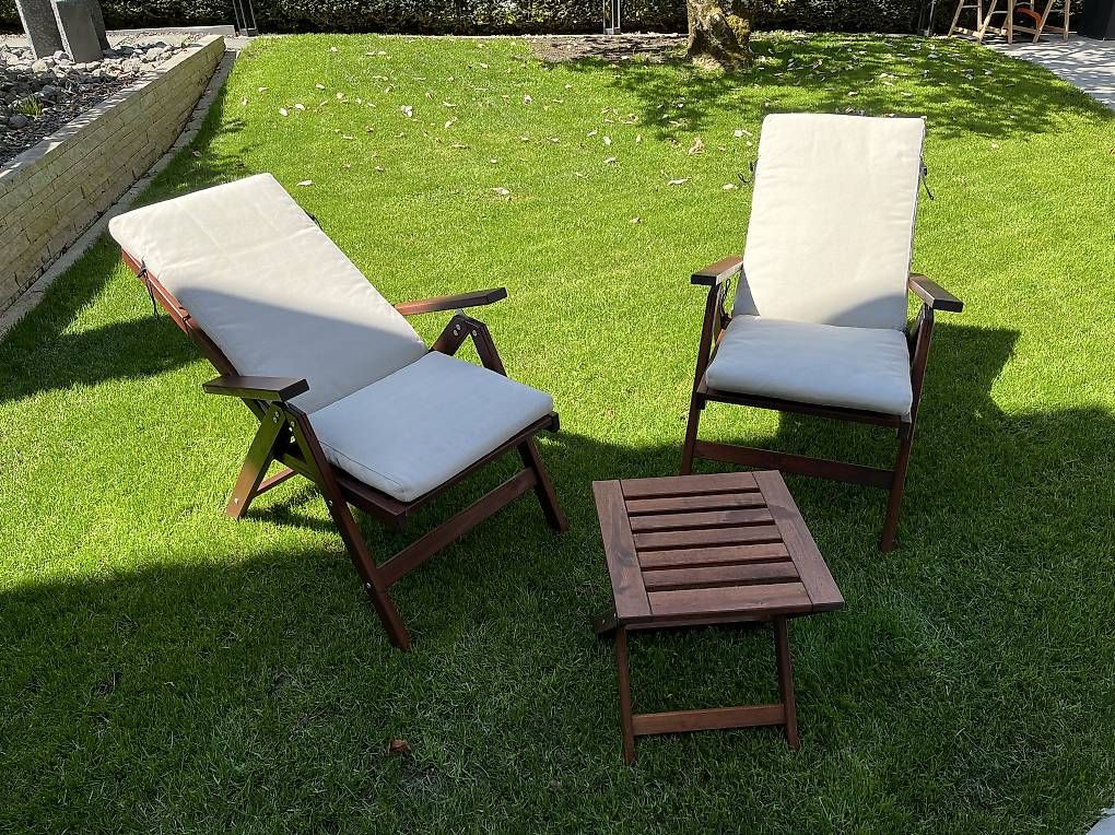 Set di tavolo e panche: Gartenstühle und Tischlein/Hocker – Usato da Langnau am Albis venduto da SVX01 2