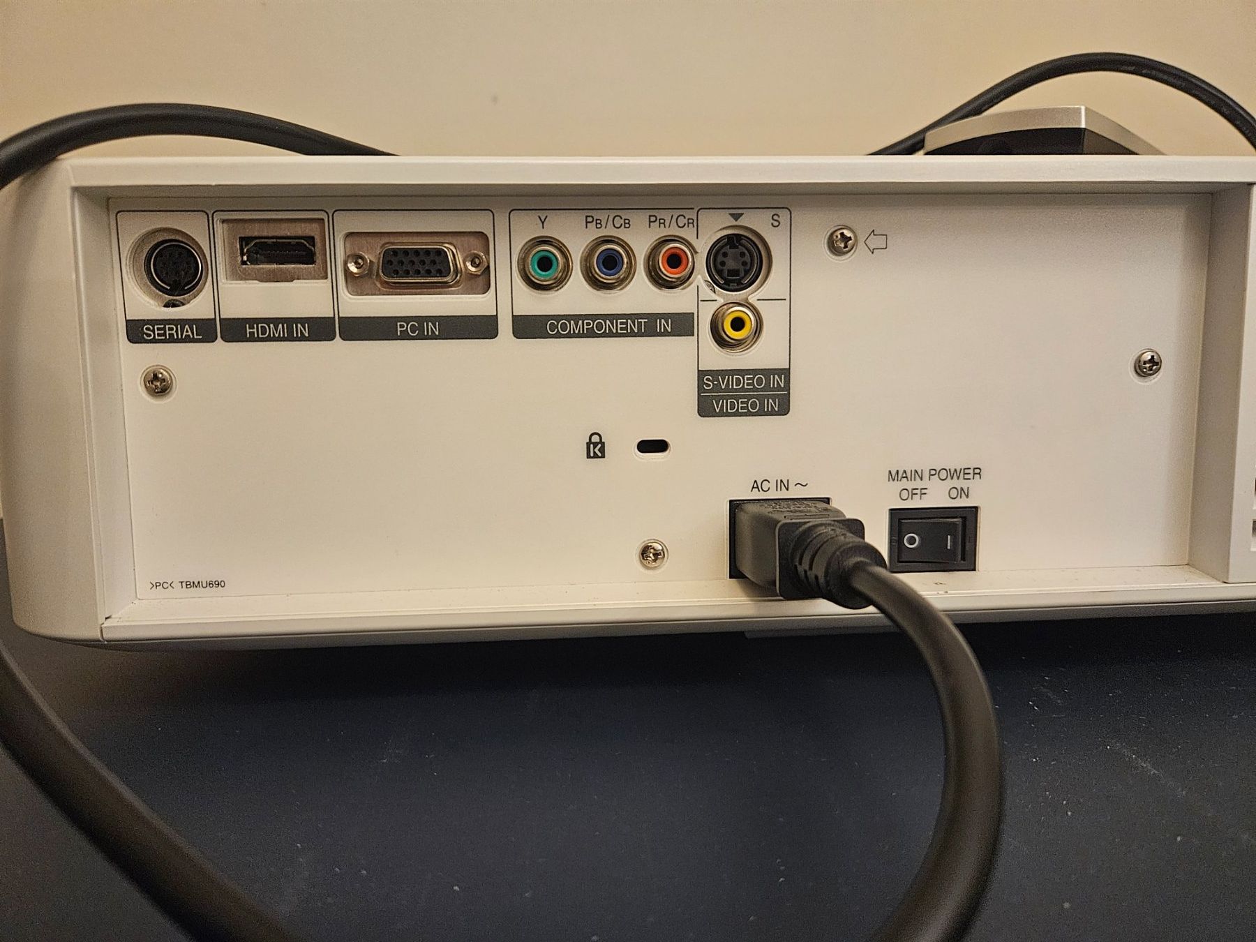 Panasonic Videoprojektoren: Panasonic Beamer PT-AX100E – Gebraucht aus Meilen von Wombat2812 5