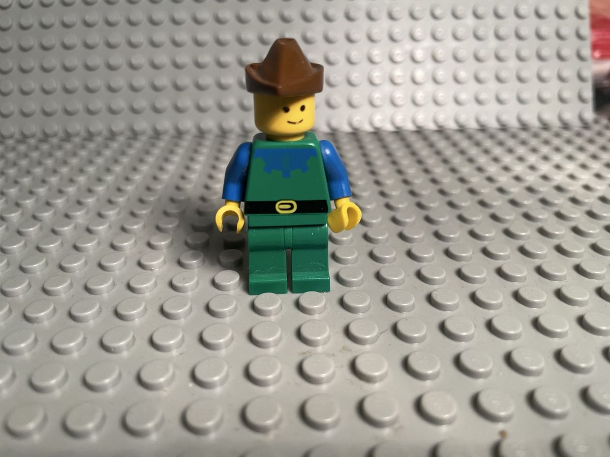 Lego Kit di costruzioni: Lego Forestman Blue cas135 Brown Hat – Usato da Airolo venduto da Bagaion99