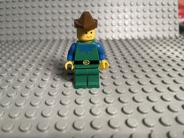 Lego Forestman Blue cas135 Brown Hat