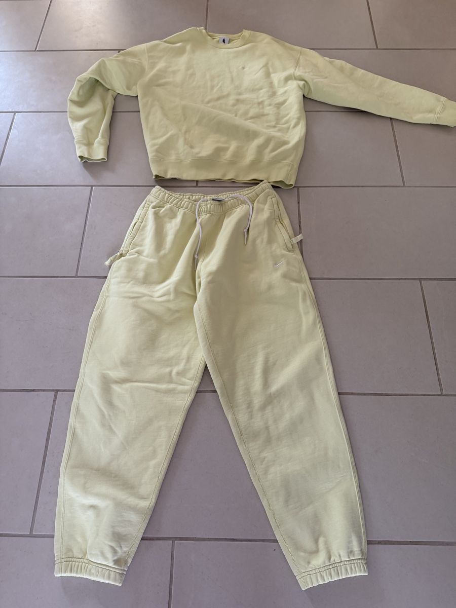 Nike Kleiderpakete: Nike Trainingsanzug Set hellgelb Groesse M  – Gebraucht aus Bassersdorf von Sandy456