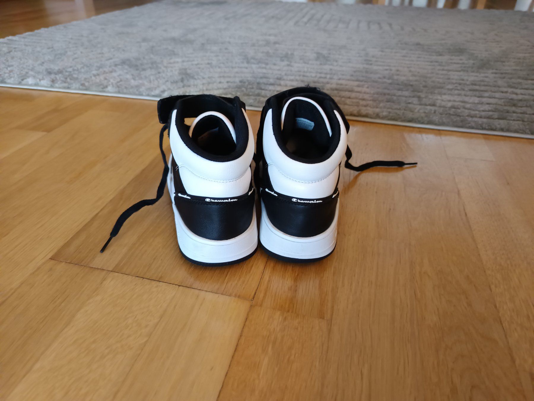 Champion Scarpe per ragazzi: Champion Sneaker – Usato da Benglen venduto da Jumanah 1