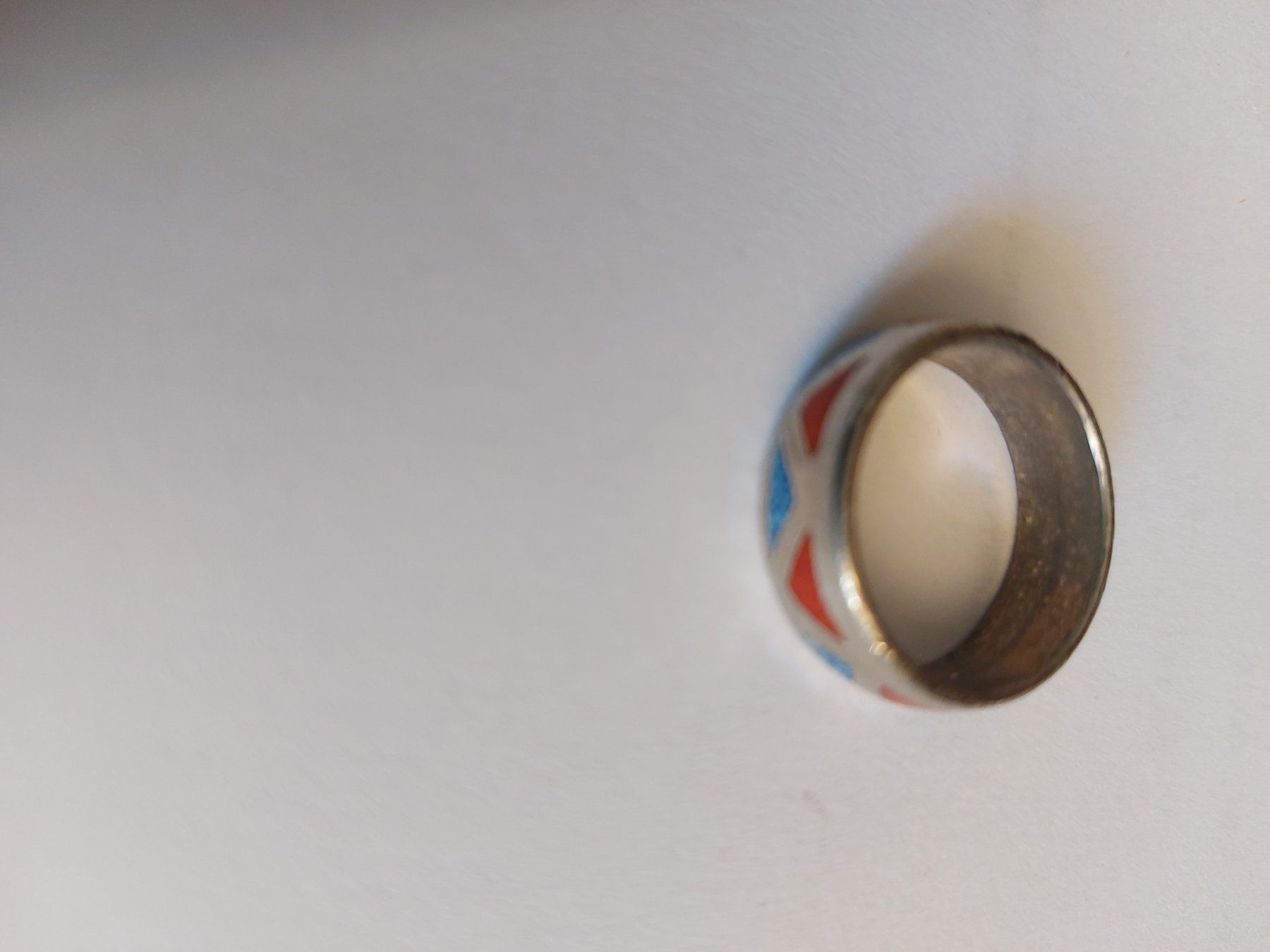 Anelli: Silberfarbener Ring mit buntem Muster, Grösse 18 mm – Nuovo e nell'imballaggio originale da St. Gallen venduto da kamel27 1