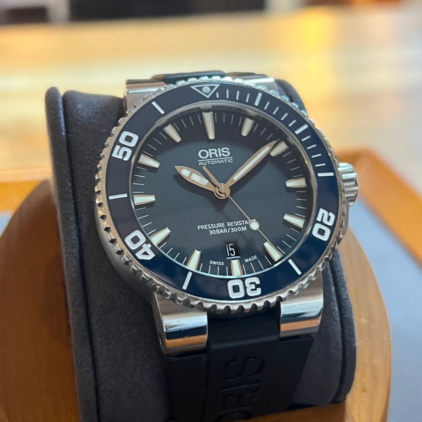 Oris Montres: Oris Aquis Date Automatic Black Dial 7653 – D'occasion à Carouge GE par Watchaser 1