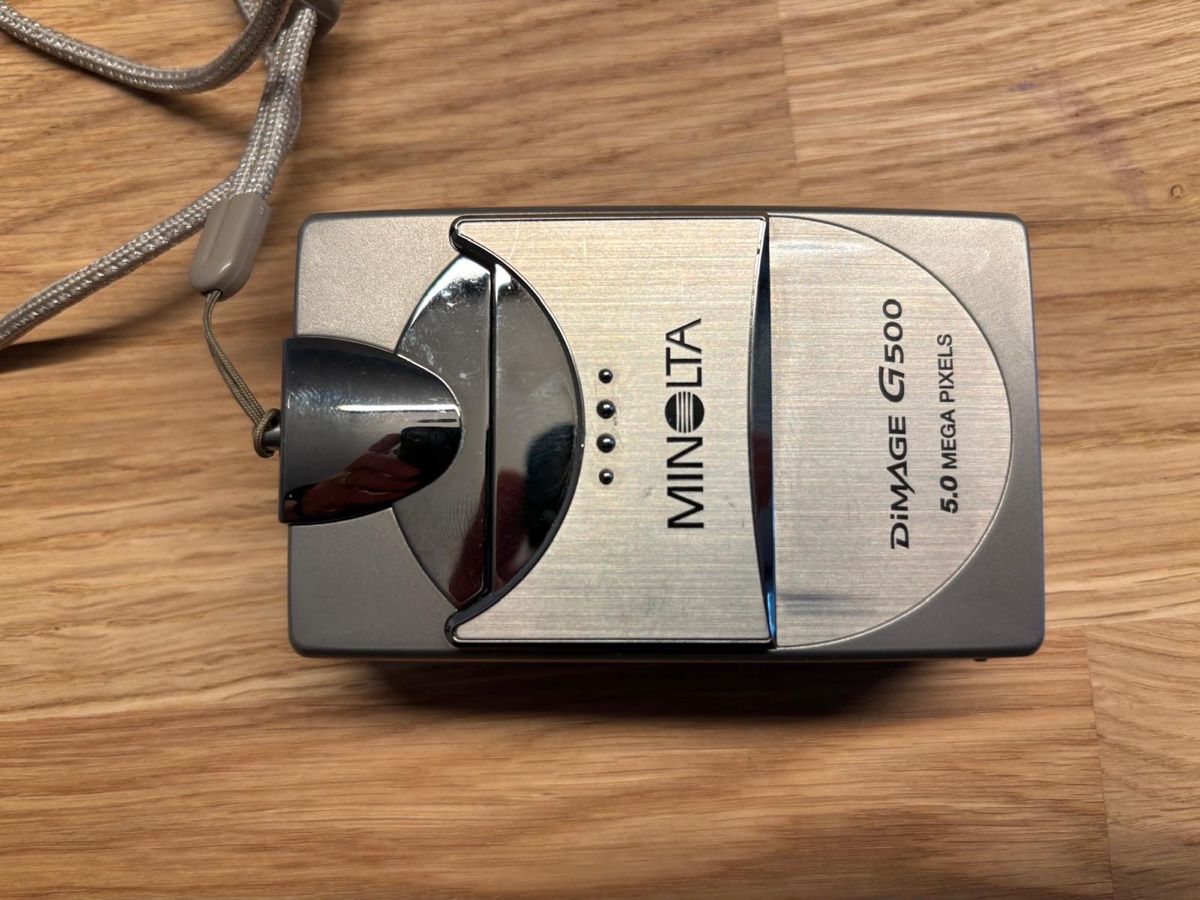 Minolta Fotocamera: Konica Minolta DiMAGE G500 – Usato da Küttigen venduto da Gabrielle1607 1