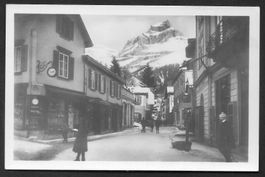 Engelberg Dorfstrasse mit Hahnen