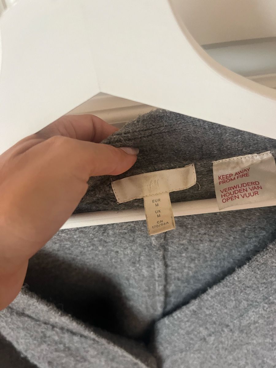 H&M Giacche: H&M Strickjacke, Grau, Grösse M – Usato da Riehen venduto da SalomeTramer 2